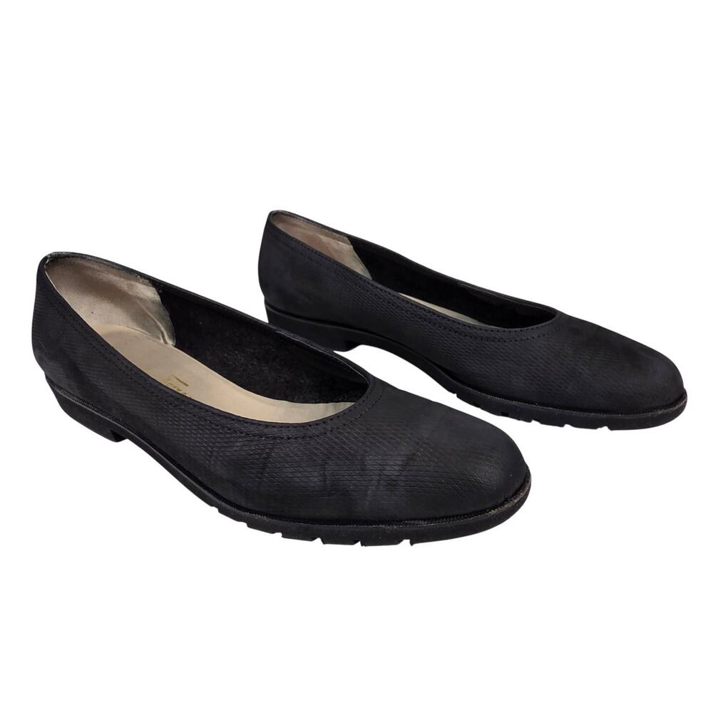 SALVATORE FERRAGAMO WOMEN’S BLACK SUEDE ROUND‑TOE COMFORT FLATS – SIZE 8 2A